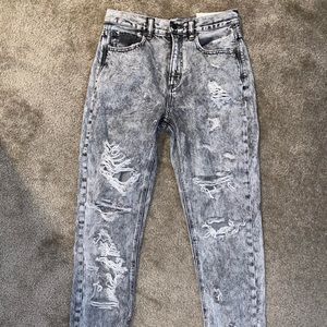 American Eagle Gray Distressed Mom Jean